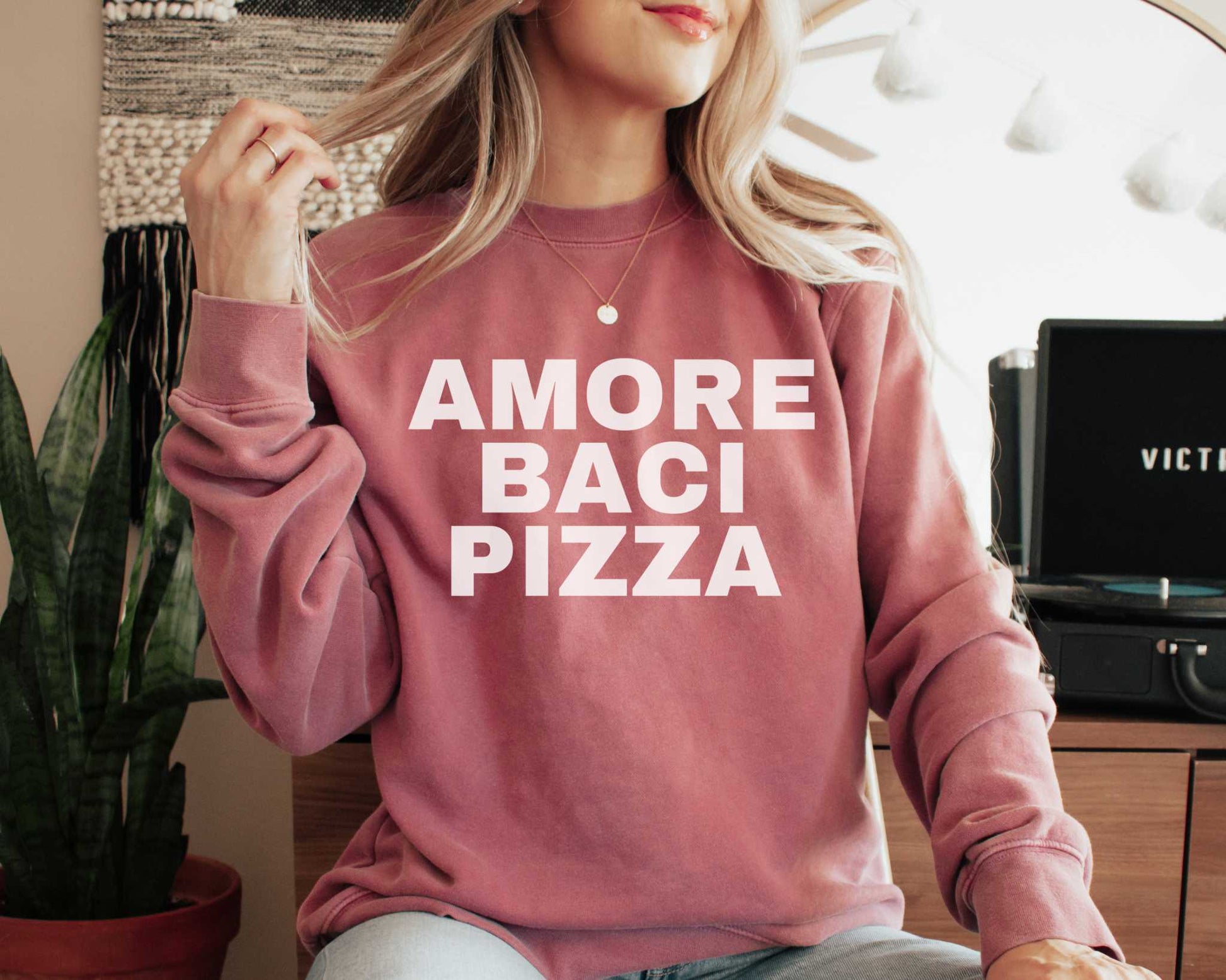 Amore Baci Pizza (Love Kisses Pizza) Sweatshirt in Crimson