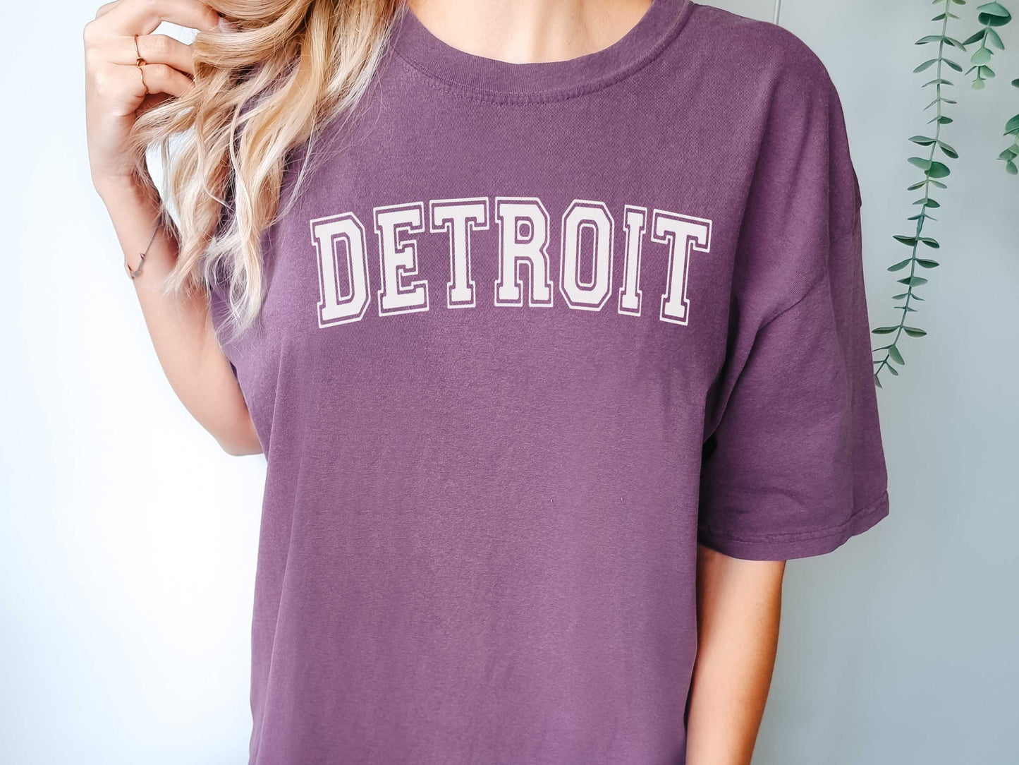 Vintage Detroit T-Shirt in Berry