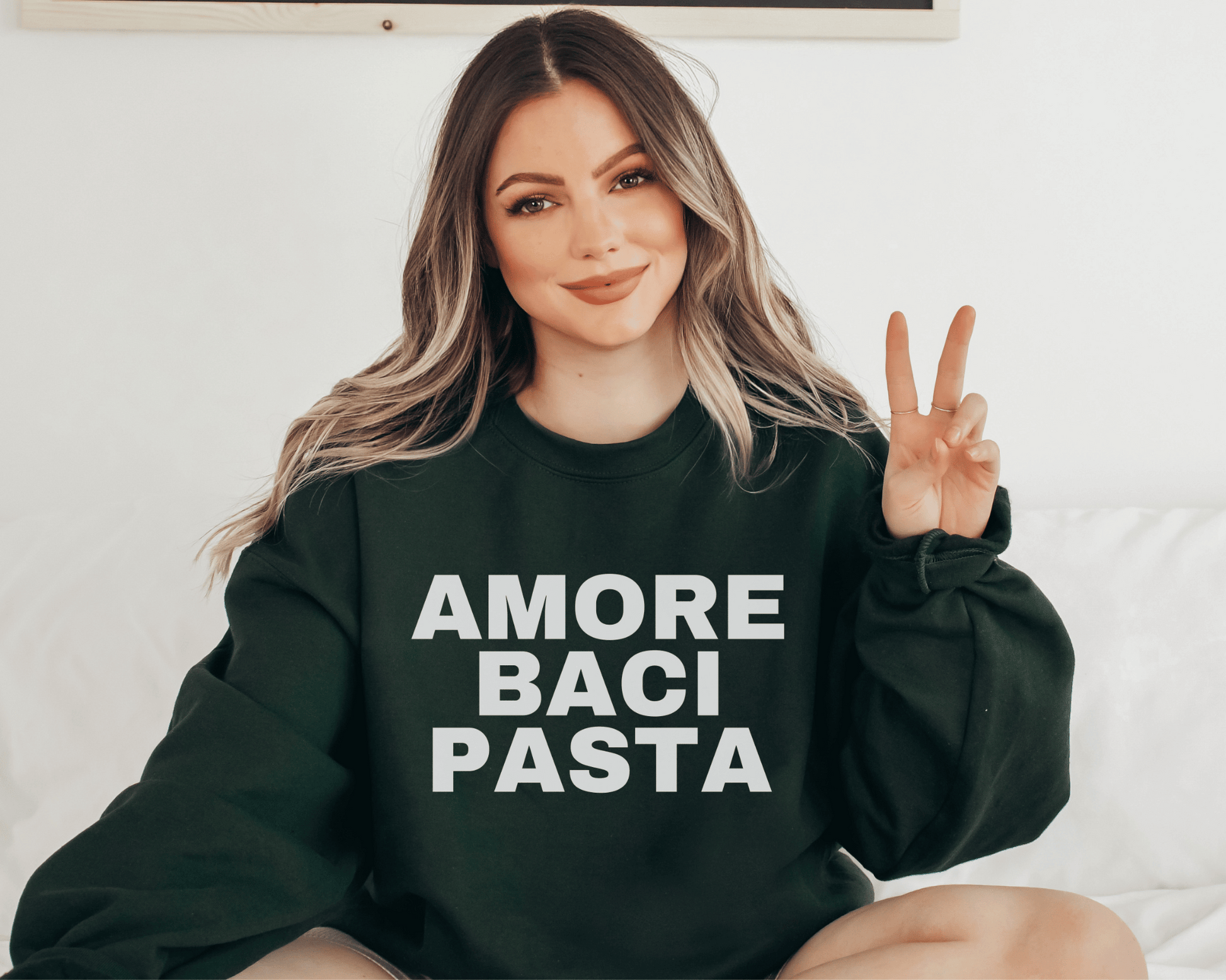 Amore Baci Pasta Sweatshirt in Forest