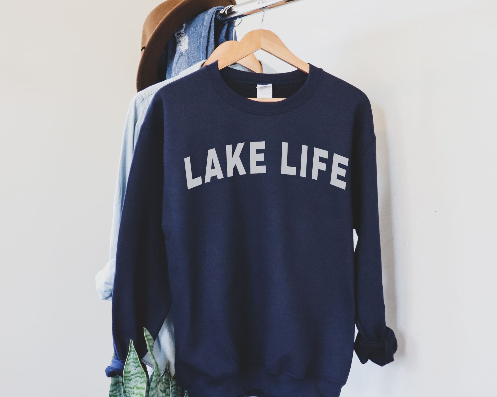 Lake Life Sweatshirt in Navy
