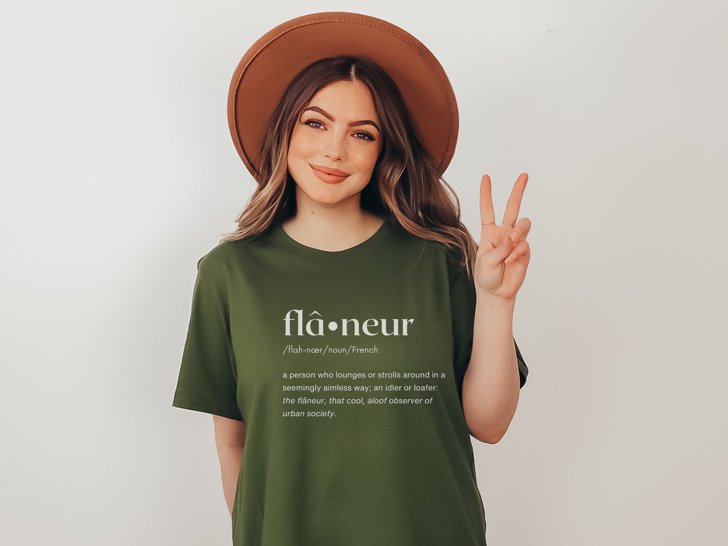 Flâneur "Wanderer" French Word T-Shirt in Olive