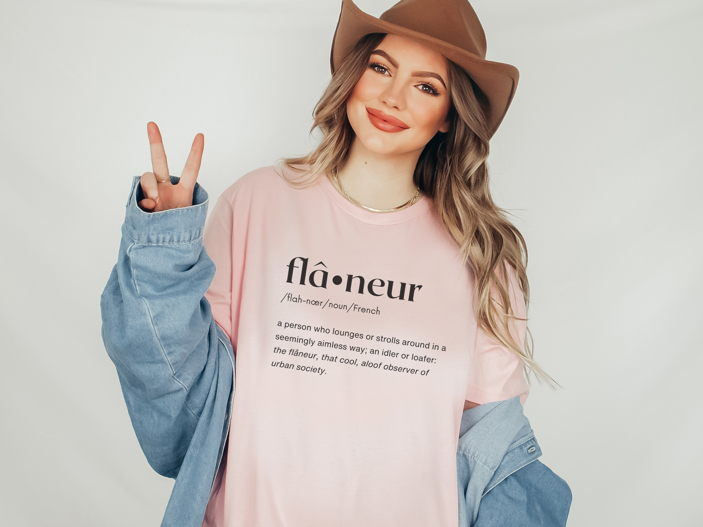 Flâneur "Wanderer" French Word T-Shirt in Pink
